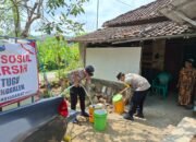 Blusukan Kampung, Patroli Gentong Polres Trenggalek Konsisten Salurkan Bantuan Air Bersih