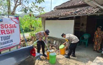 Blusukan Kampung, Patroli Gentong Polres Trenggalek Konsisten Salurkan Bantuan Air Bersih