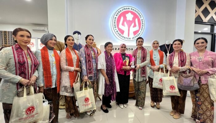 Wakil Ketua MPR RI Dorong Pemerintah Libatkan Disabilitas di Industri Kreatif Batik