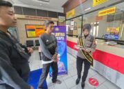 Polantas Menyapa di Samsat Jember Barat, Duta Pelayanan Bantu Wajib Pajak Urus Administrasi Kendaraan